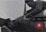 Immagine di I piloti della 334 Squadriglia 4° Fighter Group e P-51s Il Debden Inghilterra, 1945, secondo 62 filmato di repertorio 65675034701