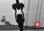 Standbild Bombardierung Peleliu Palau Inseln, 1944, aus Sekunde 5 historischem Filmmaterial Videoclip 65675034733