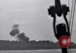 Standbild Bombardierung Peleliu Palau Inseln, 1944, aus Sekunde 7 historischem Filmmaterial Videoclip 65675034733