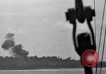 Standbild Bombardierung Peleliu Palau Inseln, 1944, aus Sekunde 8 historischem Filmmaterial Videoclip 65675034733