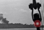 Standbild Bombardierung Peleliu Palau Inseln, 1944, aus Sekunde 9 historischem Filmmaterial Videoclip 65675034733