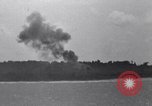 Standbild Bombardierung Peleliu Palau Inseln, 1944, aus Sekunde 15 historischem Filmmaterial Videoclip 65675034733