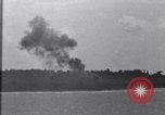 Standbild Bombardierung Peleliu Palau Inseln, 1944, aus Sekunde 16 historischem Filmmaterial Videoclip 65675034733