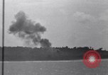 Standbild Bombardierung Peleliu Palau Inseln, 1944, aus Sekunde 17 historischem Filmmaterial Videoclip 65675034733