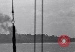 Standbild Bombardierung Peleliu Palau Inseln, 1944, aus Sekunde 25 historischem Filmmaterial Videoclip 65675034733
