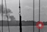 Standbild Bombardierung Peleliu Palau Inseln, 1944, aus Sekunde 26 historischem Filmmaterial Videoclip 65675034733
