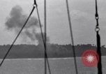 Standbild Bombardierung Peleliu Palau Inseln, 1944, aus Sekunde 28 historischem Filmmaterial Videoclip 65675034733