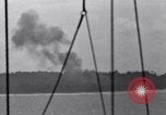 Standbild Bombardierung Peleliu Palau Inseln, 1944, aus Sekunde 30 historischem Filmmaterial Videoclip 65675034733