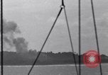 Standbild Bombardierung Peleliu Palau Inseln, 1944, aus Sekunde 33 historischem Filmmaterial Videoclip 65675034733