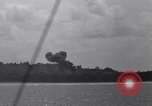 Standbild Bombardierung Peleliu Palau Inseln, 1944, aus Sekunde 35 historischem Filmmaterial Videoclip 65675034733