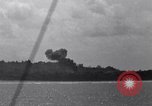 Standbild Bombardierung Peleliu Palau Inseln, 1944, aus Sekunde 36 historischem Filmmaterial Videoclip 65675034733