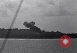 Standbild Bombardierung Peleliu Palau Inseln, 1944, aus Sekunde 38 historischem Filmmaterial Videoclip 65675034733