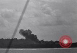 Standbild Bombardierung Peleliu Palau Inseln, 1944, aus Sekunde 42 historischem Filmmaterial Videoclip 65675034733
