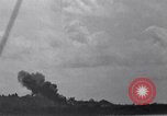 Standbild Bombardierung Peleliu Palau Inseln, 1944, aus Sekunde 45 historischem Filmmaterial Videoclip 65675034733