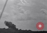 Standbild Bombardierung Peleliu Palau Inseln, 1944, aus Sekunde 47 historischem Filmmaterial Videoclip 65675034733