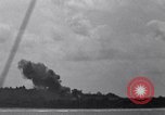 Standbild Bombardierung Peleliu Palau Inseln, 1944, aus Sekunde 49 historischem Filmmaterial Videoclip 65675034733