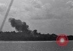 Standbild Bombardierung Peleliu Palau Inseln, 1944, aus Sekunde 53 historischem Filmmaterial Videoclip 65675034733