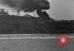 Standbild Bombardierung Peleliu Palau Inseln, 1944, aus Sekunde 58 historischem Filmmaterial Videoclip 65675034733