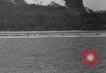 Standbild Bombardierung Peleliu Palau Inseln, 1944, aus Sekunde 61 historischem Filmmaterial Videoclip 65675034733