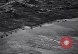 Standbild Bombardierung Okinawa Ryukyu Inseln, 1945, aus Sekunde 14 historischem Filmmaterial Videoclip 65675034736