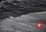 Standbild Bombardierung Okinawa Ryukyu Inseln, 1945, aus Sekunde 15 historischem Filmmaterial Videoclip 65675034736