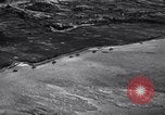 Standbild Bombardierung Okinawa Ryukyu Inseln, 1945, aus Sekunde 17 historischem Filmmaterial Videoclip 65675034736