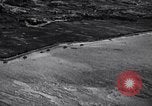 Standbild Bombardierung Okinawa Ryukyu Inseln, 1945, aus Sekunde 20 historischem Filmmaterial Videoclip 65675034736