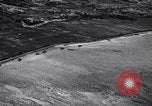 Standbild Bombardierung Okinawa Ryukyu Inseln, 1945, aus Sekunde 22 historischem Filmmaterial Videoclip 65675034736
