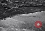 Standbild Bombardierung Okinawa Ryukyu Inseln, 1945, aus Sekunde 23 historischem Filmmaterial Videoclip 65675034736