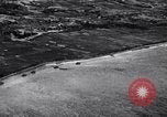 Standbild Bombardierung Okinawa Ryukyu Inseln, 1945, aus Sekunde 27 historischem Filmmaterial Videoclip 65675034736
