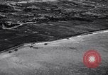 Standbild Bombardierung Okinawa Ryukyu Inseln, 1945, aus Sekunde 28 historischem Filmmaterial Videoclip 65675034736