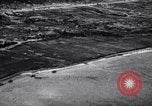 Standbild Bombardierung Okinawa Ryukyu Inseln, 1945, aus Sekunde 30 historischem Filmmaterial Videoclip 65675034736