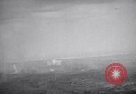 Standbild Bombardierung Okinawa Ryukyu Inseln, 1945, aus Sekunde 41 historischem Filmmaterial Videoclip 65675034736