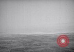 Standbild Bombardierung Okinawa Ryukyu Inseln, 1945, aus Sekunde 50 historischem Filmmaterial Videoclip 65675034736