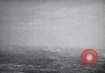 Standbild Bombardierung Okinawa Ryukyu Inseln, 1945, aus Sekunde 54 historischem Filmmaterial Videoclip 65675034736