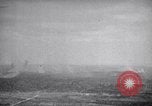 Standbild Bombardierung Okinawa Ryukyu Inseln, 1945, aus Sekunde 58 historischem Filmmaterial Videoclip 65675034736