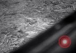 Standbild Bombardierung Shuri Okinawa Ryukyu Inseln, 1945, aus Sekunde 16 historischem Filmmaterial Videoclip 65675034737