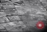 Standbild Bombardierung Shuri Okinawa Ryukyu Inseln, 1945, aus Sekunde 32 historischem Filmmaterial Videoclip 65675034737