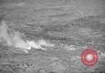 Standbild Bombardierung Shuri Okinawa Ryukyu Inseln, 1945, aus Sekunde 34 historischem Filmmaterial Videoclip 65675034737