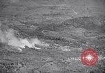 Standbild Bombardierung Shuri Okinawa Ryukyu Inseln, 1945, aus Sekunde 38 historischem Filmmaterial Videoclip 65675034737