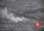 Standbild Bombardierung Shuri Okinawa Ryukyu Inseln, 1945, aus Sekunde 41 historischem Filmmaterial Videoclip 65675034737
