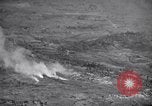 Standbild Bombardierung Shuri Okinawa Ryukyu Inseln, 1945, aus Sekunde 44 historischem Filmmaterial Videoclip 65675034737