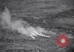 Standbild Bombardierung Shuri Okinawa Ryukyu Inseln, 1945, aus Sekunde 56 historischem Filmmaterial Videoclip 65675034737