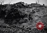 Standbild Marines Shuri Okinawa Ryukyu Inseln, 1945, aus Sekunde 25 historischem Filmmaterial Videoclip 65675034738