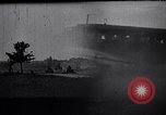 Standbild Deutsche Soldaten greifen Stalingrad an Stalingrad Russland, 1942, aus Sekunde 1 historischem Filmmaterial Videoclip 65675034742