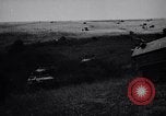 Standbild Deutsche Soldaten greifen Stalingrad an Stalingrad Russland, 1942, aus Sekunde 10 historischem Filmmaterial Videoclip 65675034742