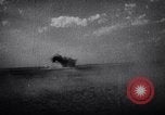 Standbild Deutsche Soldaten greifen Stalingrad an Stalingrad Russland, 1942, aus Sekunde 14 historischem Filmmaterial Videoclip 65675034742