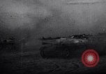 Standbild Deutsche Soldaten greifen Stalingrad an Stalingrad Russland, 1942, aus Sekunde 16 historischem Filmmaterial Videoclip 65675034742