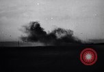 Standbild Deutsche Soldaten greifen Stalingrad an Stalingrad Russland, 1942, aus Sekunde 17 historischem Filmmaterial Videoclip 65675034742