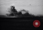 Standbild Deutsche Soldaten greifen Stalingrad an Stalingrad Russland, 1942, aus Sekunde 18 historischem Filmmaterial Videoclip 65675034742